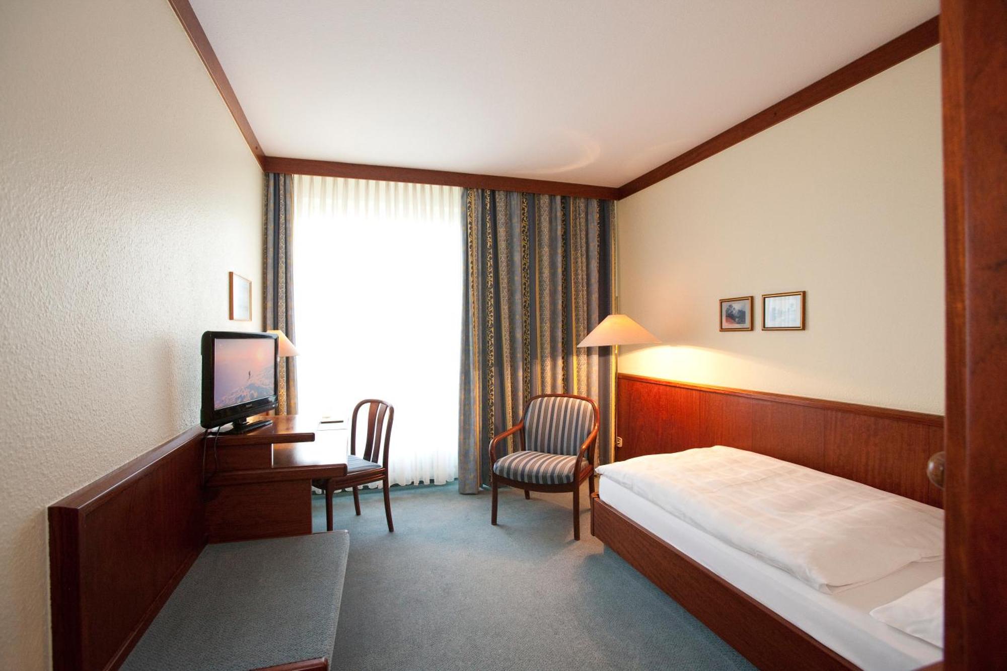 Leine Hotel Pattensen Luaran gambar